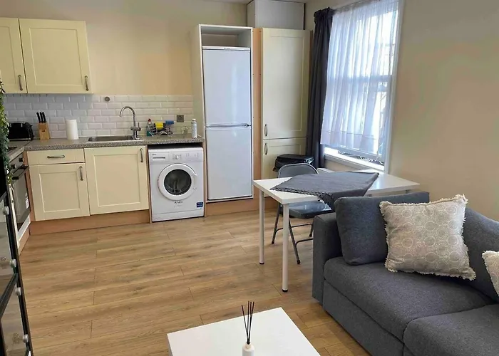Quiet And Cozy 2 Seperate Bedrooms And 2 Bathroom With Terrace