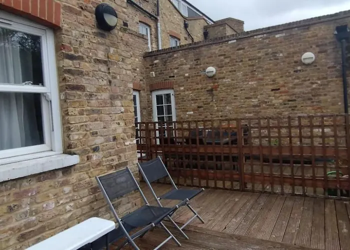 Quiet And Cozy 2 Seperate Bedrooms And 2 Bathroom With Terrace